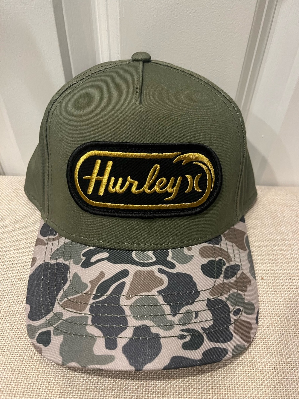 NWT MEN'S HURLEY UPSURGE SNAPBACK CAMOUFLAGE BASEBALL HAT